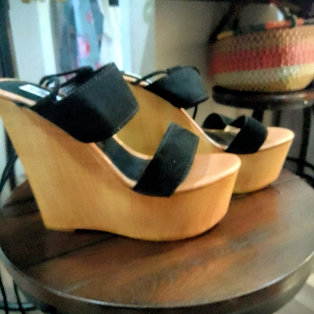 Steve Madden Black and Tan Wedge Sandals